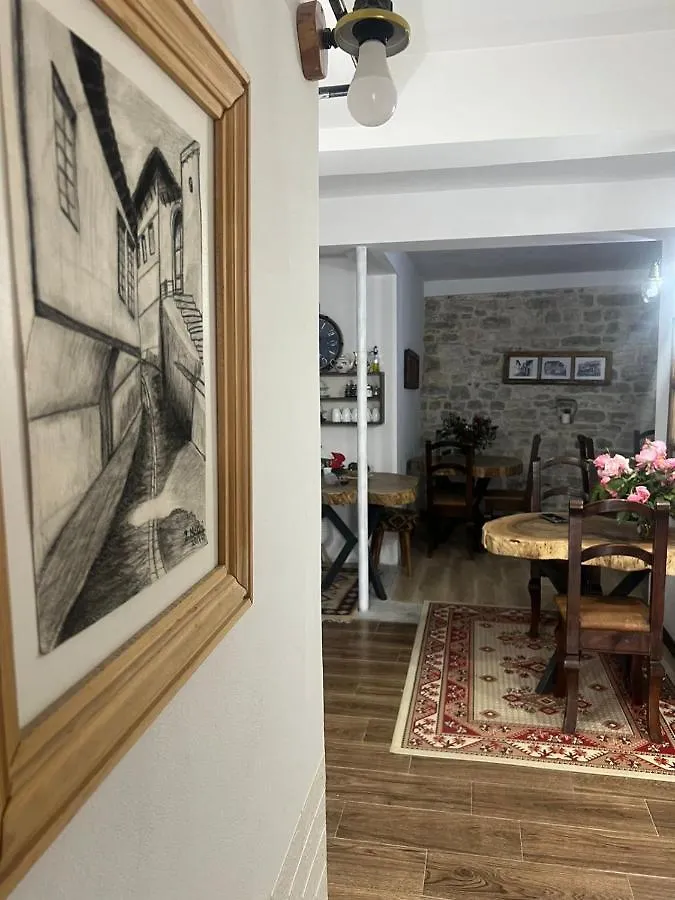 Hotel Omer Berat 0*,